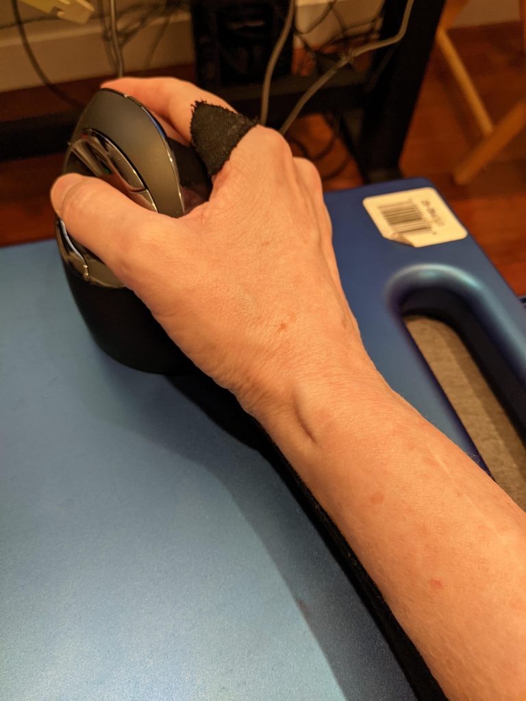 wrist in a neutral position holding a vertical mouse